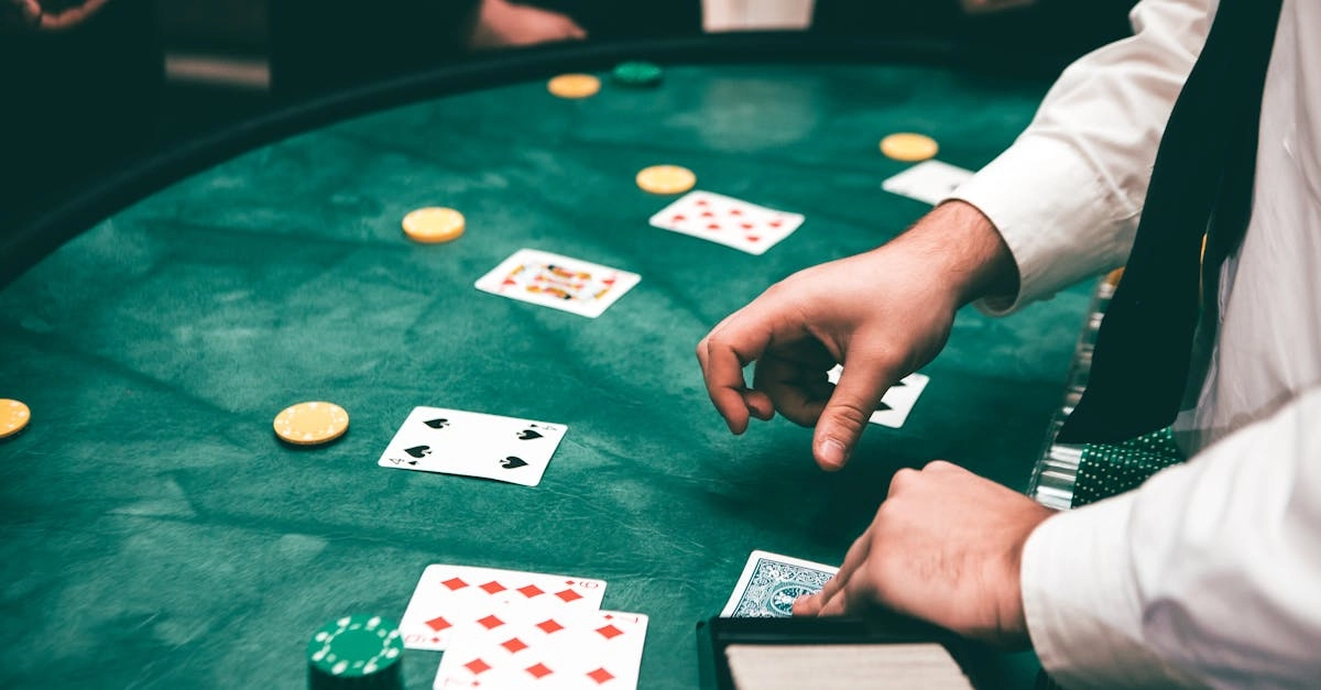 Человек в отчаянии перед компьютером с Casino-X